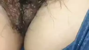 Hairy pussy wife affair sex with milkman viral MMS