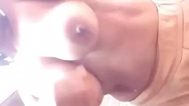 chachi ne nahate huye choot aur boobs dikhaya hindi xxx video viral mms