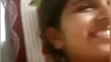 Desi Girl Shows Her Boobs