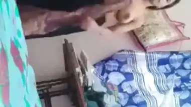 Bangladeshi Desi woman has pussy fucked by her own fingers in XXX video