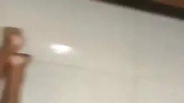 18-year-old desi girl’s erotic blowjob MMS with BF