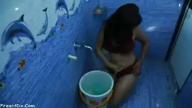 Sexy house wife bathroom porn video