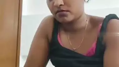 Dark skinned mallu girl gives handjob to boyfriend