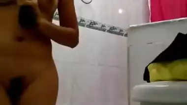 During relax in bathroom naked Desi teen records quick solo XXX clip