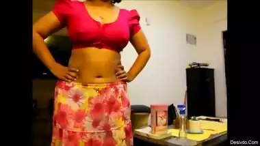 beautiful indian bhabhi giving husband a handjob