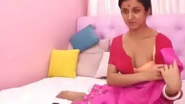 Desi Cute Aunty Boobs and Shaved Pussy