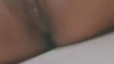 Desi girl fingering pussy