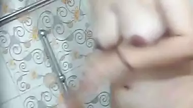 Hairy pussy MILF naked bath recorded by relative