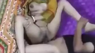 Desi slut gets it on with XXX partner in bed and becomes MMS