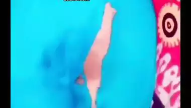 Tight ass desi housewife fingering and fucking