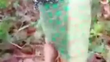 Wife gets sex on the jungle with her lover! Desi Mms video online