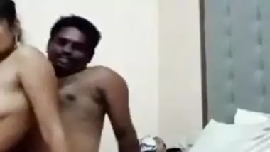 Cheating Desi wife was caught having fun with a stud in hotel mms sex