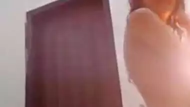 Naked pakistani girlfriend showing pussy