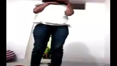 Kolkata girlfriend giving blowjob video scandal