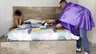 !PERVERCION EN SU MAXIMA EXPRESION¡ SACERDOTE CACHONDO ROMPE DOS COÑOS JOVENES DESPUES DE CLASES A CAMBIO DEL DINERO DE LAS LIMOSNAS.