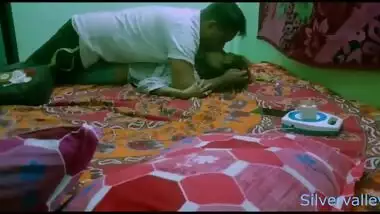 era captures Desi whore and XXX buddy having sex on the bed