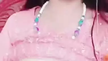 Viral beautiful girl rubbing clit and fingering pussy