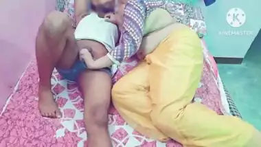 Indian step mom and step son ka najayaz walla pyar bete se chudwa kar aapna yaar bana liya hindi dirty talk saarabhabhi6