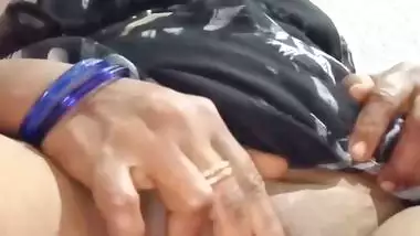 Busty aunty fingering viral xxx pussy showing