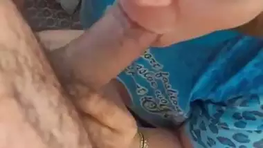 Outdoor xxx MMS of an aunty sucking a dick on goa beach