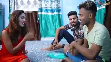 DESI GIRLFRIEND HARDCORE THREESOME FUCK WITH HER BOYFRIEND AND BOYFRIEND'S FRIEND FULL MOVIE ( HINDI AUDIO )