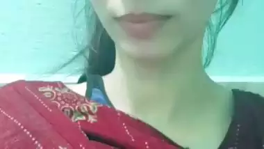 Cute desi girl virgin boobs showing viral selfie