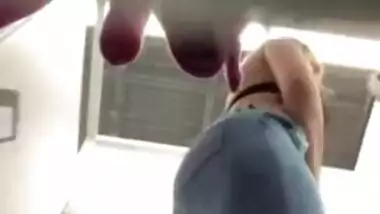 Indian sex MILF changes pants but era films her naked XXX parts