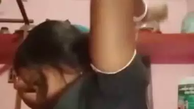 Desi amateur XXX model has camera to make erotic striptease video