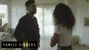 Family Sinners - Scarlit Scandal Gets Her Father In Law Tommy Pistol To Show Her His Tongue Ss