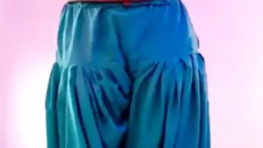 18 year indian girl video while she is showing her sexy body to her boyfriend on video call