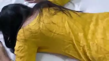 Indian beautiful stepmom fucked by real stepson hardcore pussy fucking with hindi audio porn