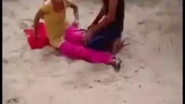 Cheating wife gets outdoor sex, caught red handed and her mms sex