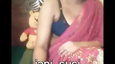 Canadian Pakistani babe Ayesha Durrani exposing...